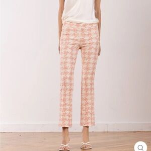 Avenue Montaigne Adorable Tweed Cropped Pants in Pink and White Houndstooth